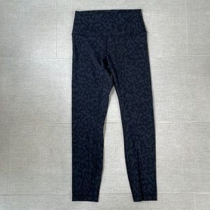 Lululemon Black and gray leopard type print 25 inch wonder under